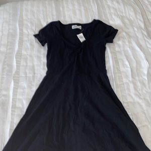 Hollister black shirt sleeve v-neck dress